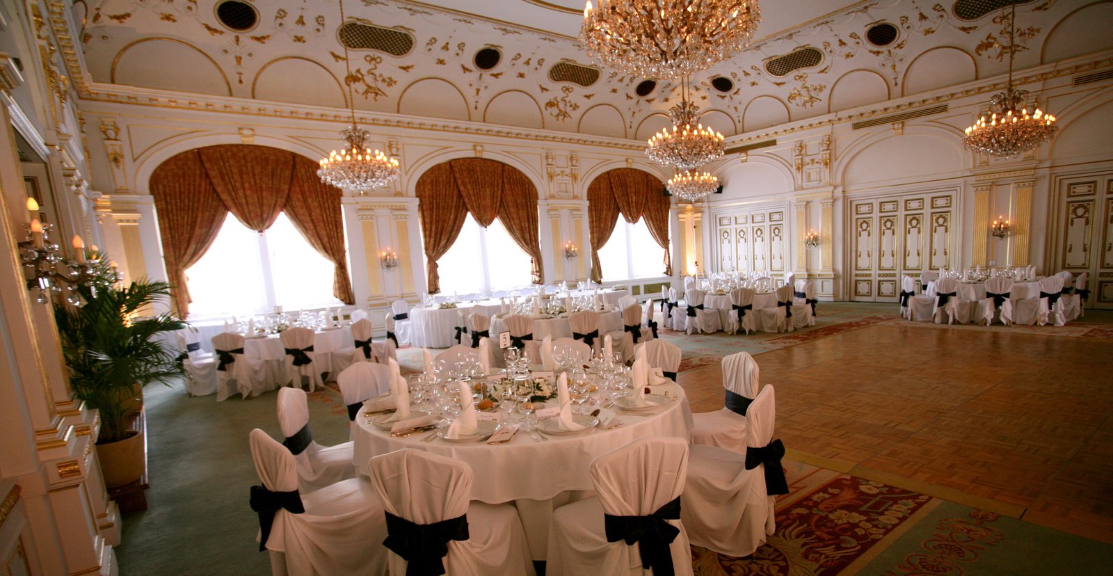 One of Budapest's oldest and most elegant restaurants, beautifully set and ready to welcome the guests.